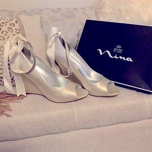 Nina size 9 Ivory Wedge